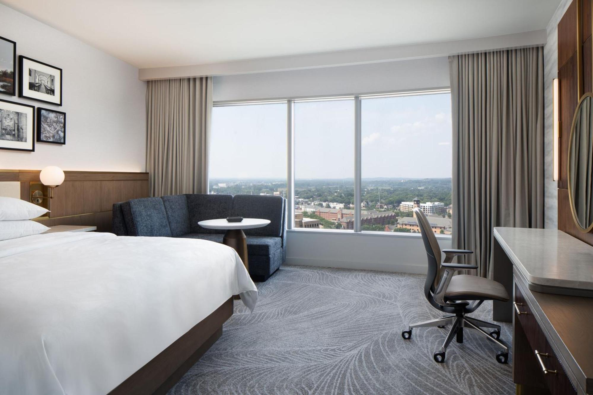 Club Level King or Queen Room City View,1609318409:JPEG