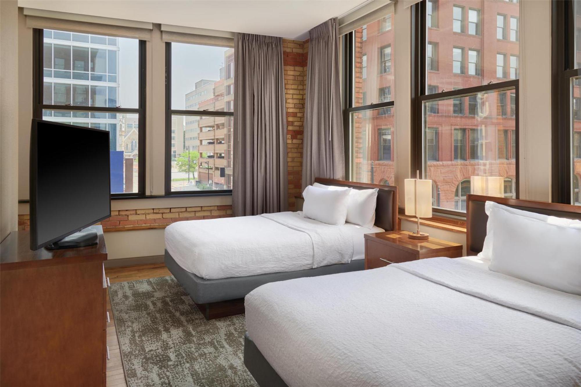 Two Bedroom Suite with One King Bed and Two Queen Beds with City View