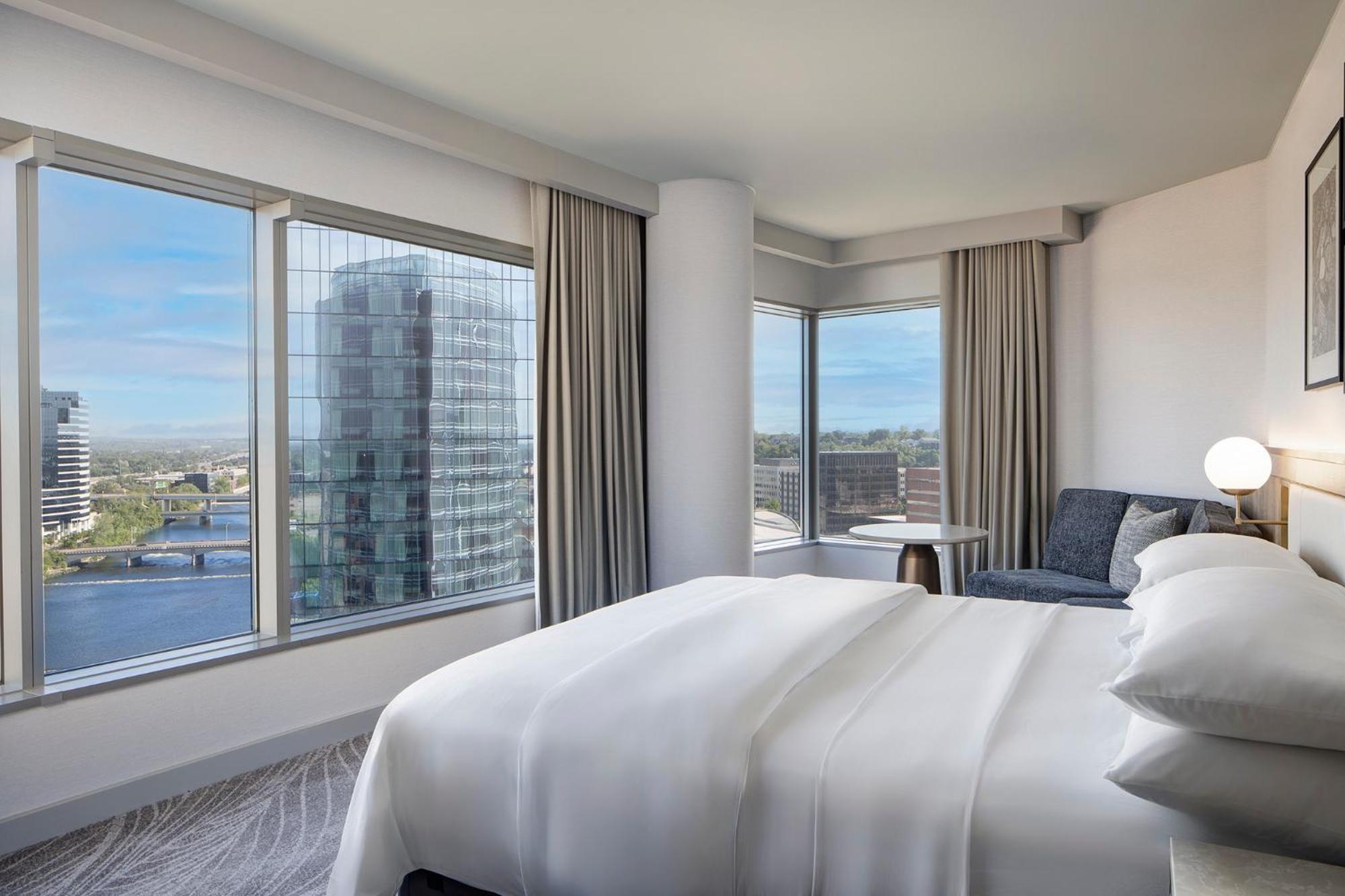 Executive King Suite,1730039533:JPEG